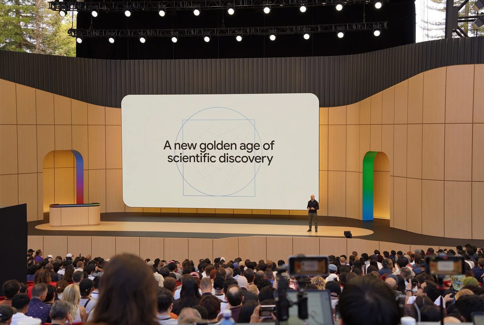 Demis Hassabis tại Google I/O 2026
