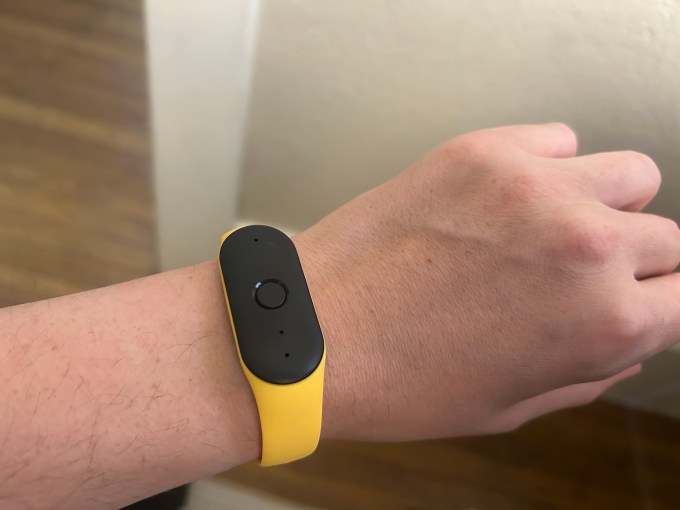 Thiết bị đeo Bee của Amazon