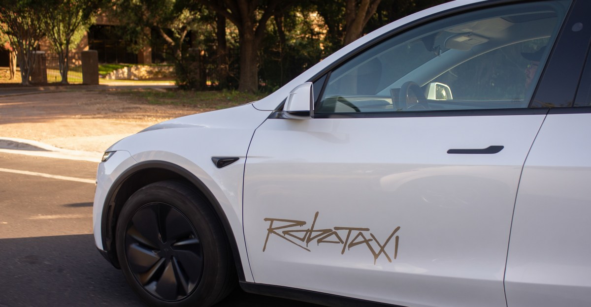 Tesla đạt cột mốc 10 tỷ dặm lái xe, nhưng người dùng vẫn chưa được "thả tay" lái