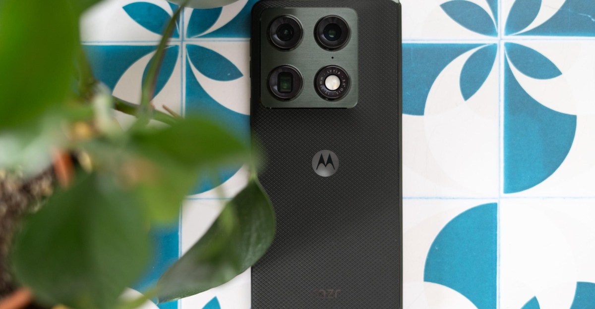 Đánh giá Motorola Razr Fold: Pin xuất sắc nhưng giá quá cao khiến máy khó cạnh tranh