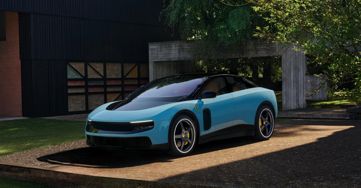 Ferrari đã thất bại thế nào trong thiết kế chiếc xe điện đầu tiên của mình?