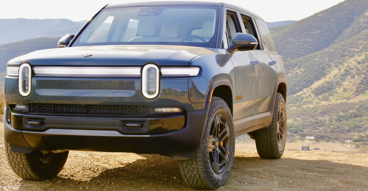 Rivian tung ra trợ lý giọng nói AI cho toàn bộ đội xe điện