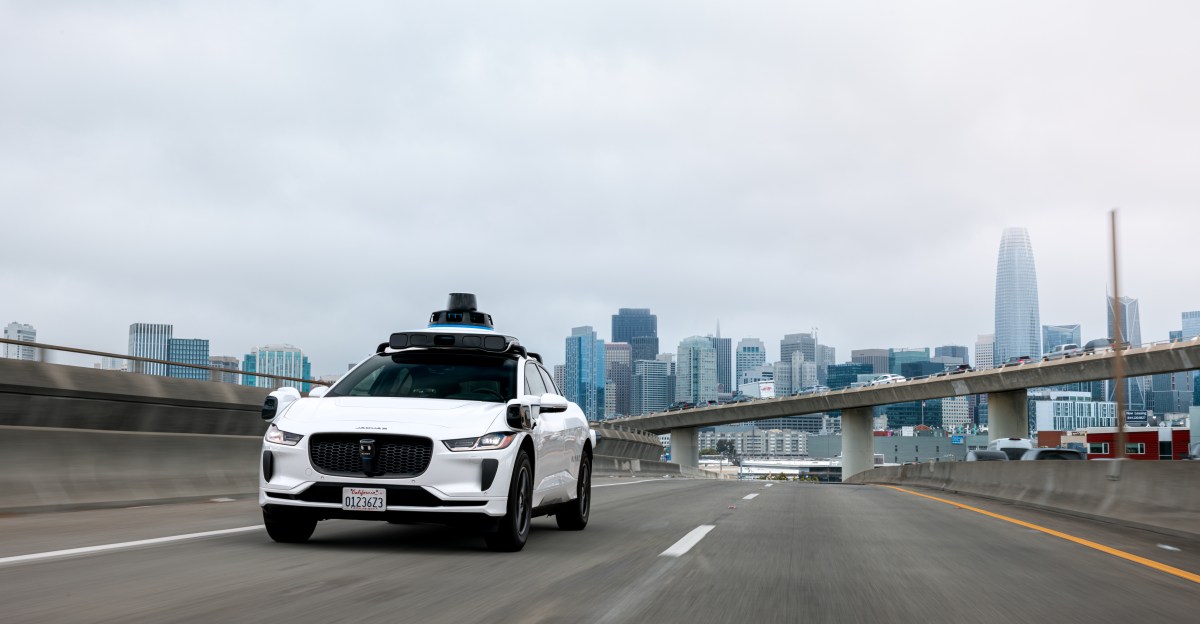 Waymo tạm ngừng dịch vụ đường cao tốc và thu hồi phần mềm do lo ngại an toàn