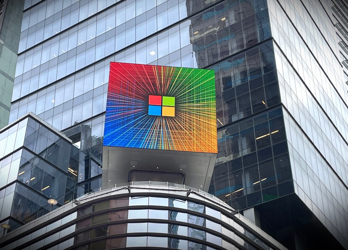 Kẻ lừa đảo lợi dụng lỗ hổng gửi email spam từ tài khoản nội bộ của Microsoft