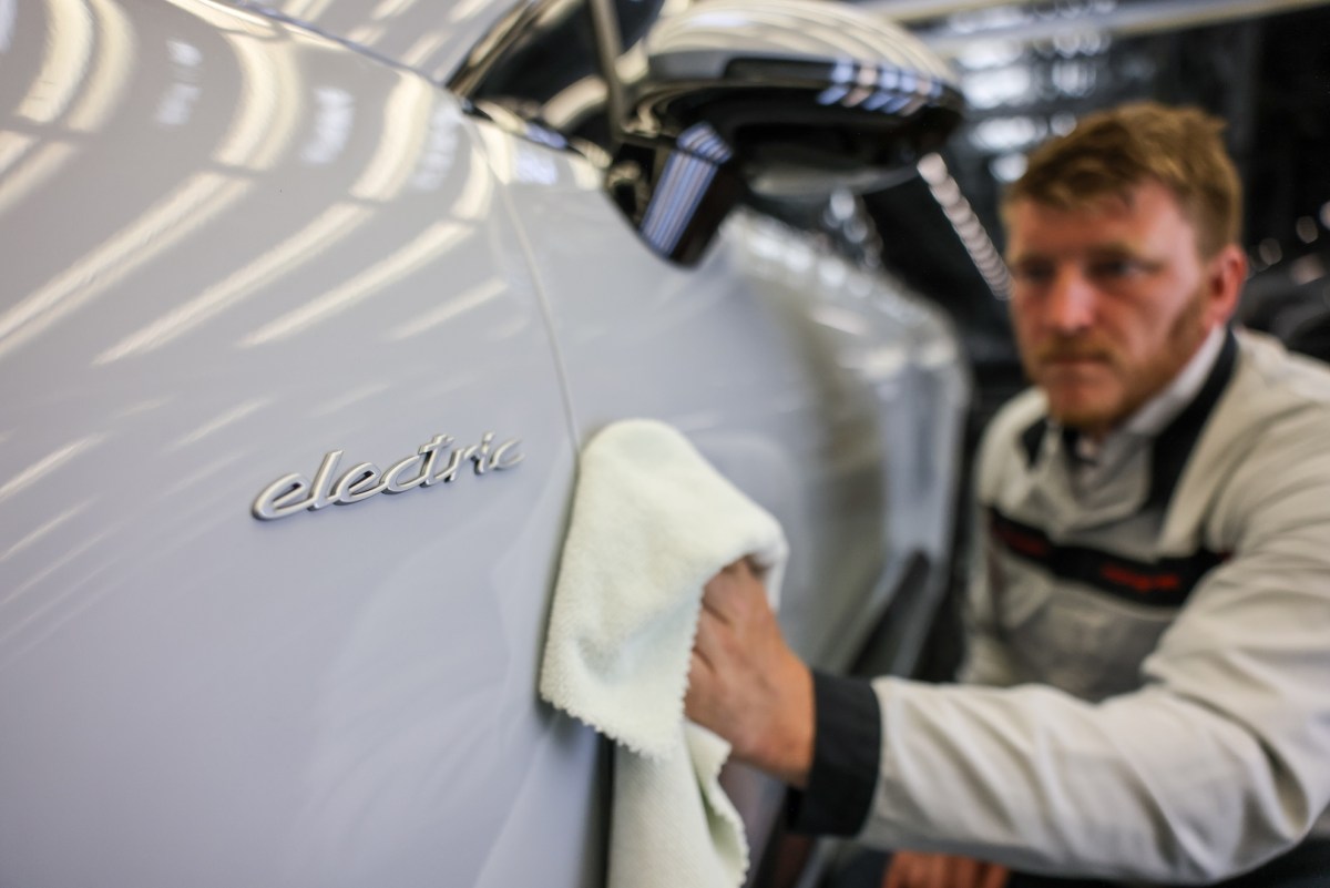 Porsche đóng cửa các công ty con về xe đạp điện, pin và phần mềm trong đợt tái cơ cấu