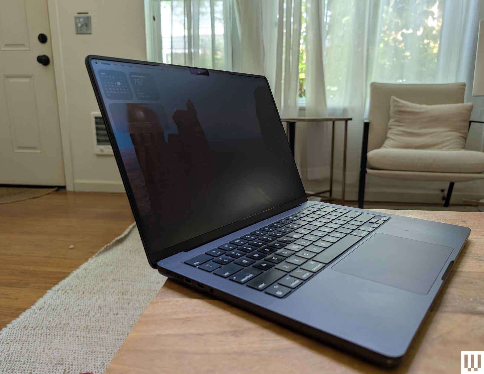 Màn hình khi lắp trên laptop