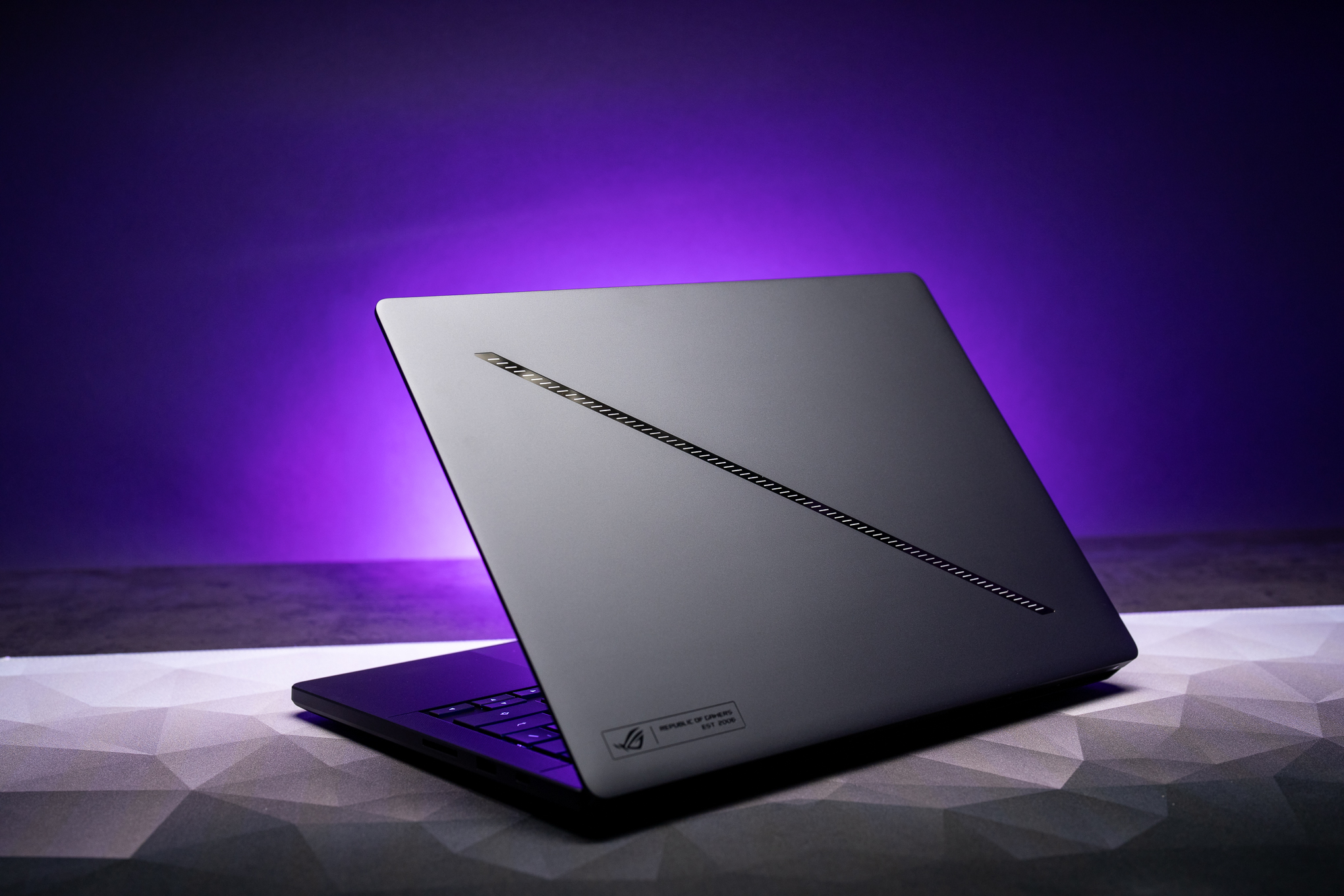 Asus ROG Zephyrus G14 2026 với thiết kế mỏng nhẹ sang trọng