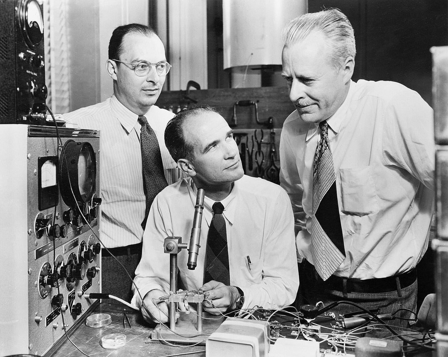 William Shockley, John Bardeen, và Walter Brattain - những cha đẻ của transistor