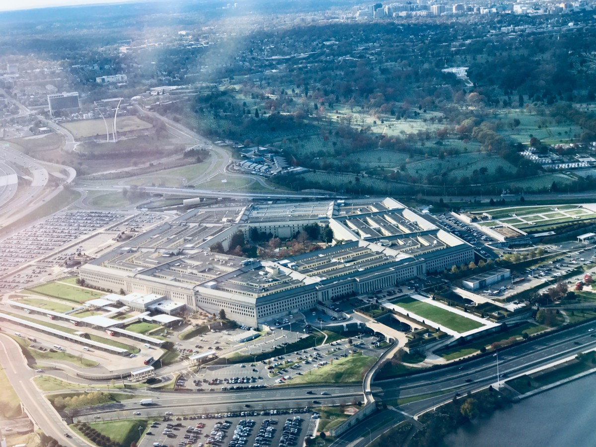 Pentagon ký hợp đồng với Nvidia, Microsoft và AWS để triển khai AI trên mạng mật