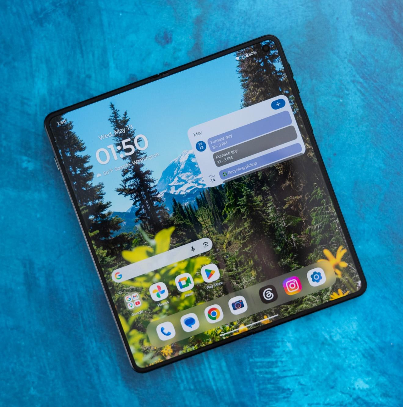 Màn hình trong của Motorola Razr Fold