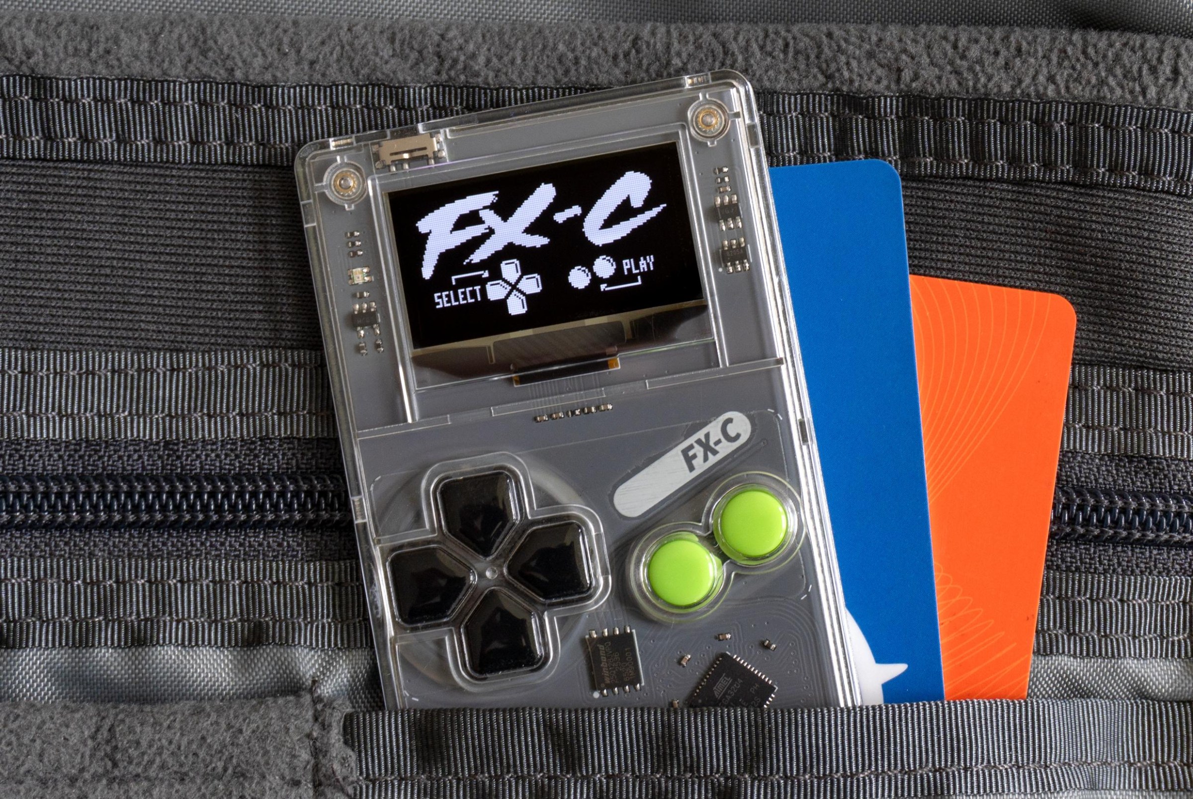 Arduboy FX-C mỏng và nhỏ gọn