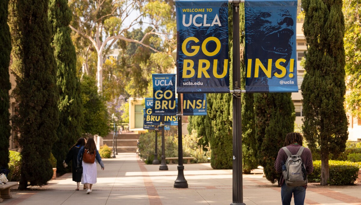 UCLA tiến hành đàm phán tiền kiện tụng với Oracle do dự án chuyển đổi SaaS bị đình trệ