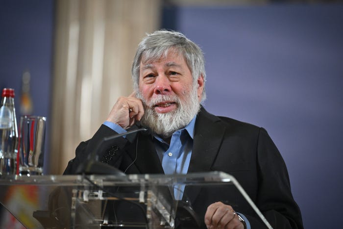 Steve Wozniak phát biểu tại lễ tốt nghiệp