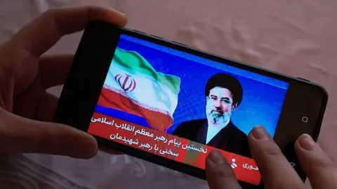 Những người biểu tình tại London kêu gọi quyền truy cập internet không bị giới hạn tại Iran