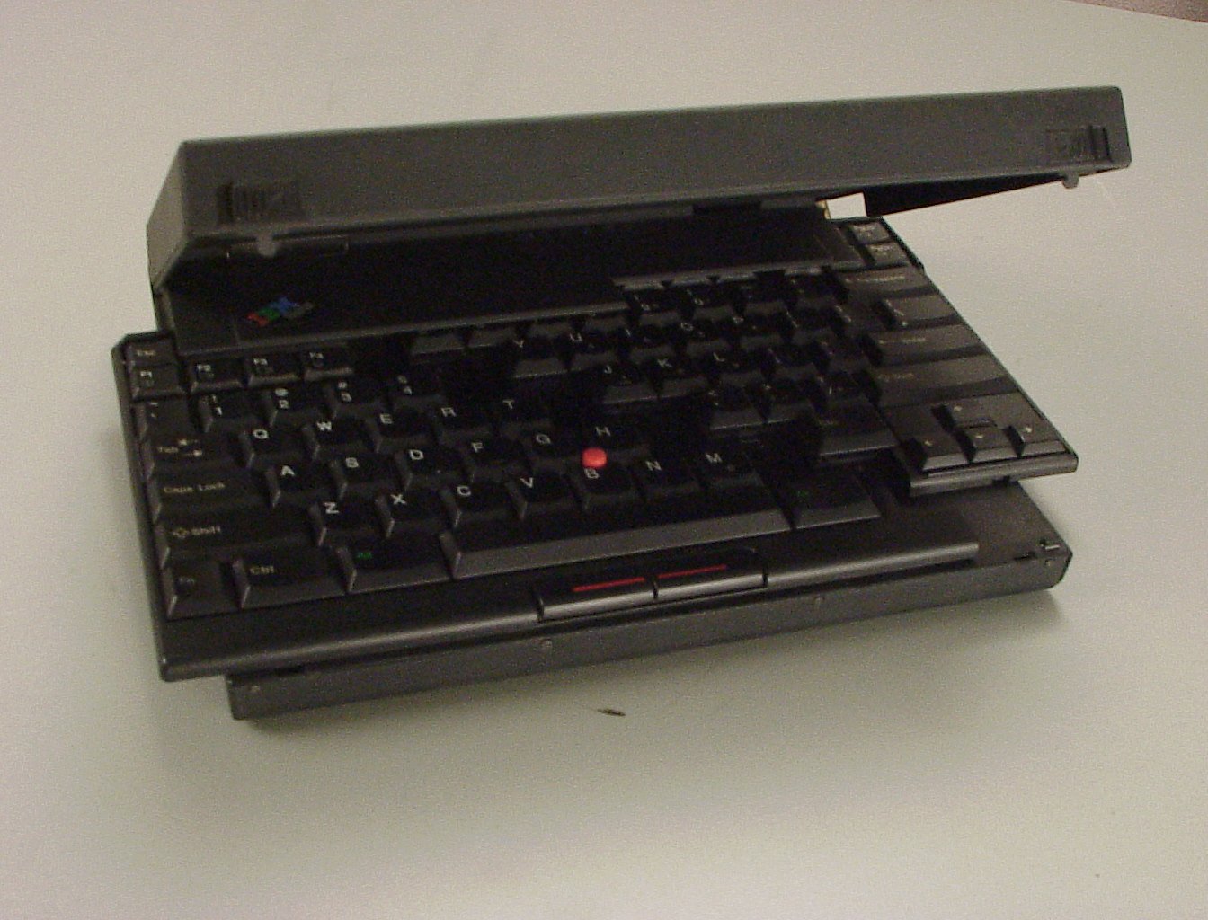 ThinkPad 701c với bàn phím bướm TrackWrite độc đáo năm 1995