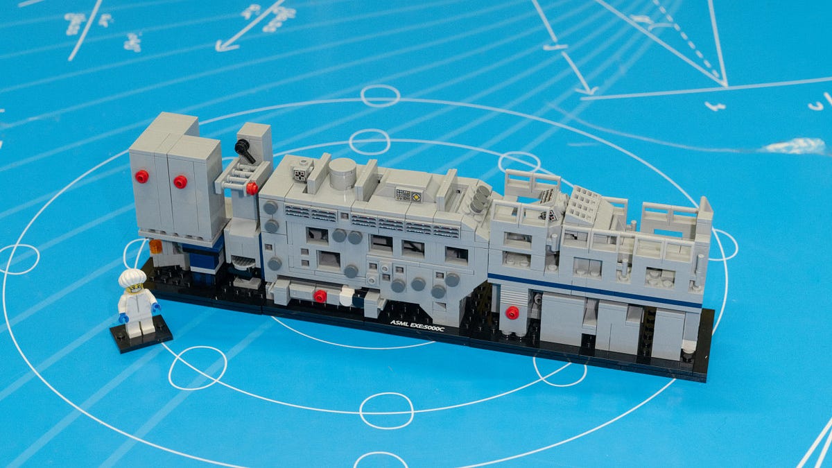 Máy EUV 400 triệu USD hay bộ xếp hình Lego: Điều gì thực sự "hot" nhất tại ASML?