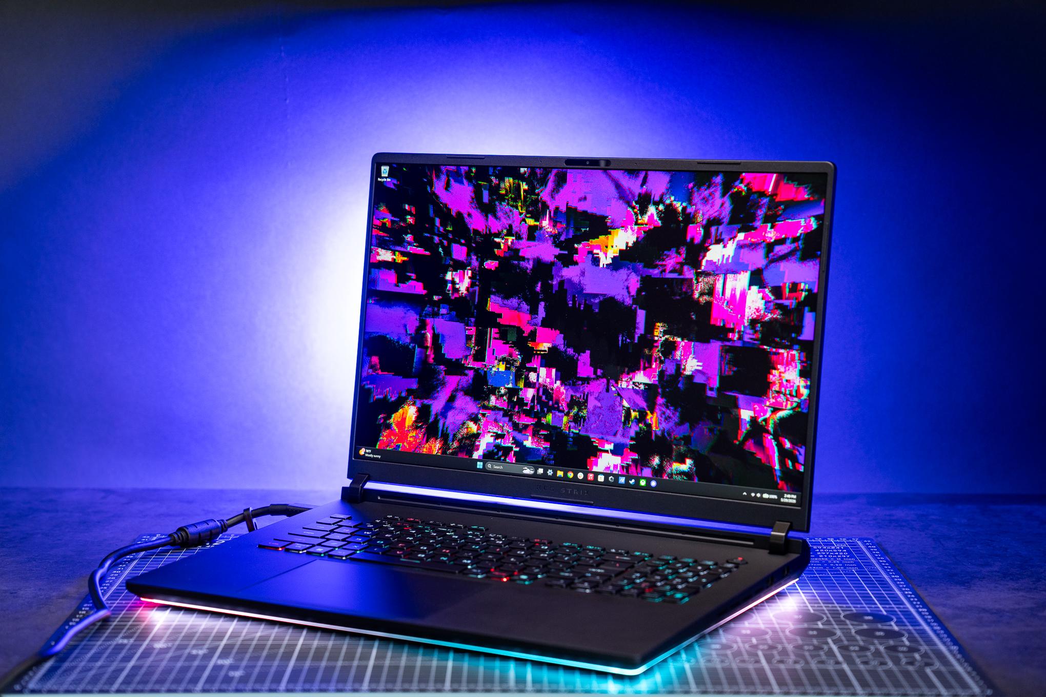 Chi tiết thiết kế của ROG Strix Scar 18
