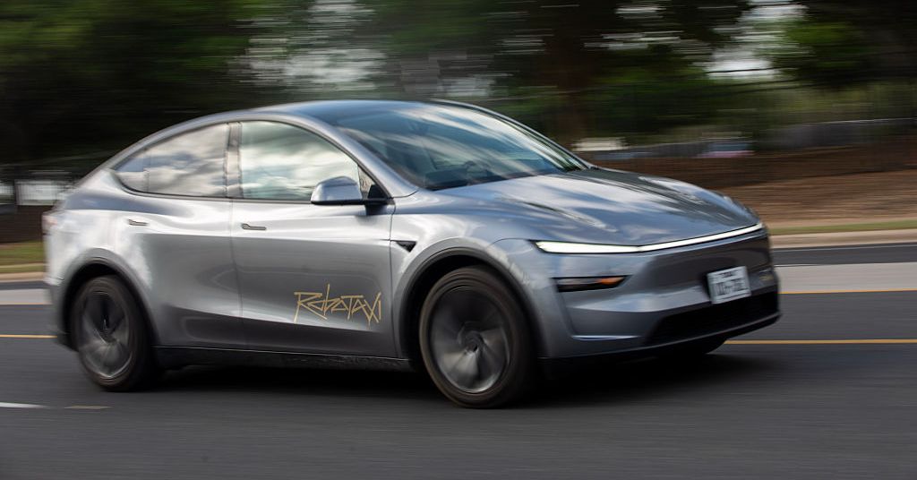 Tesla tiết lộ chi tiết mới về các vụ tai nạn Robotaxi: Vai trò của người điều khiển từ xa