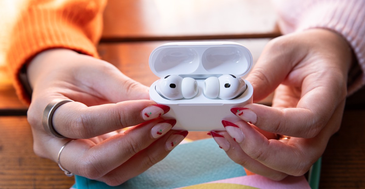Apple sắp bước vào giai đoạn sản xuất thử nghiệm AirPods tích hợp camera cho AI
