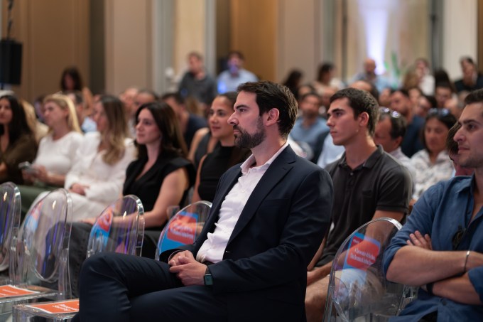 Ba nhà đầu tư mạo hiểm thảo luận tại sự kiện StrictlyVC ở Athens