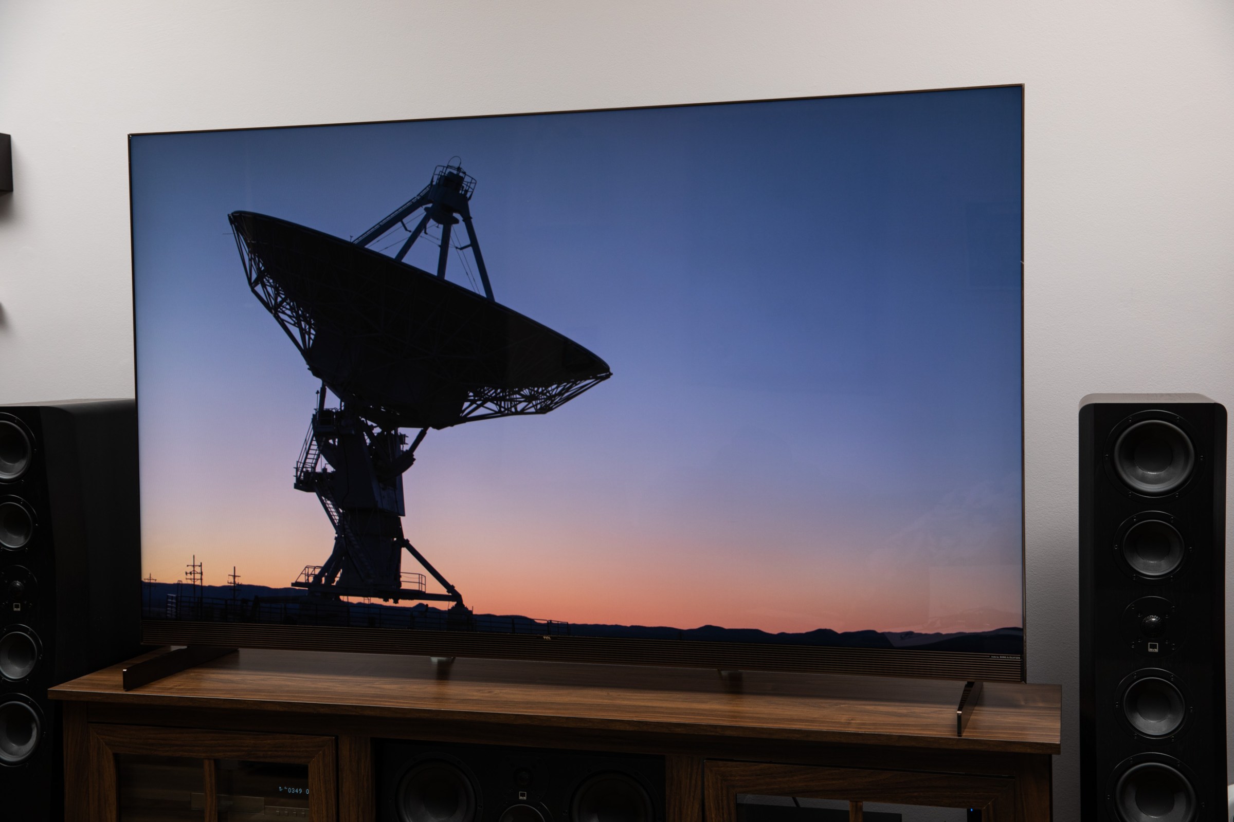 TV TCL X11L được trang bị công nghệ Quantum Dot