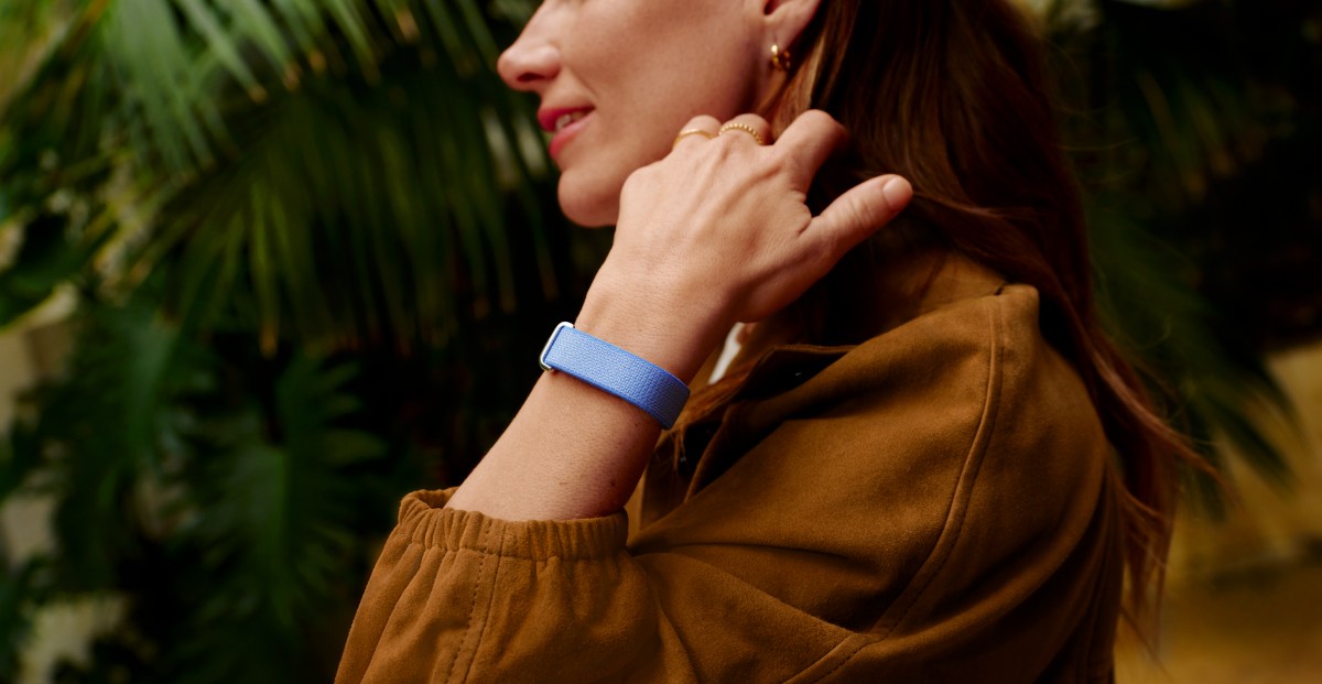 Google đánh cược lớn vào AI sức khỏe với Fitbit Air và ứng dụng Google Health mới
