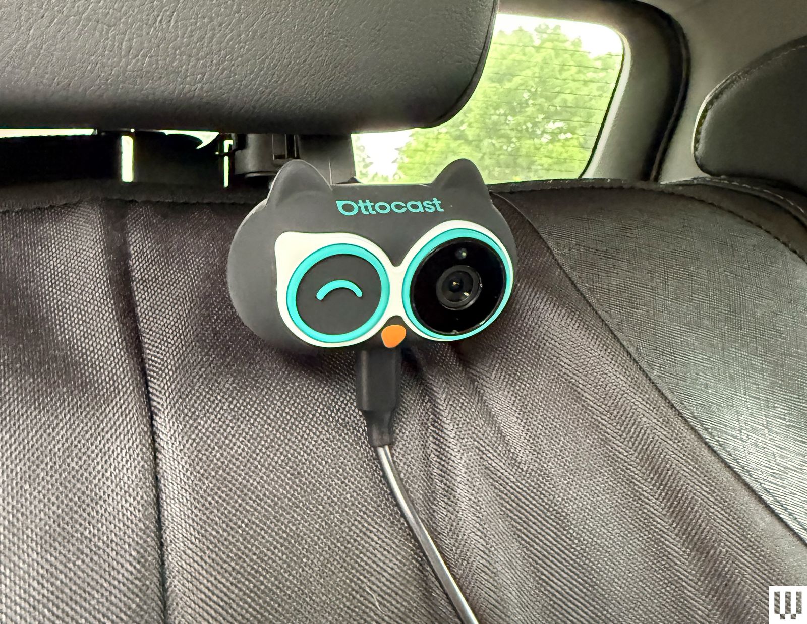 Giao diện chia đôi màn hình giữa CarPlay và camera