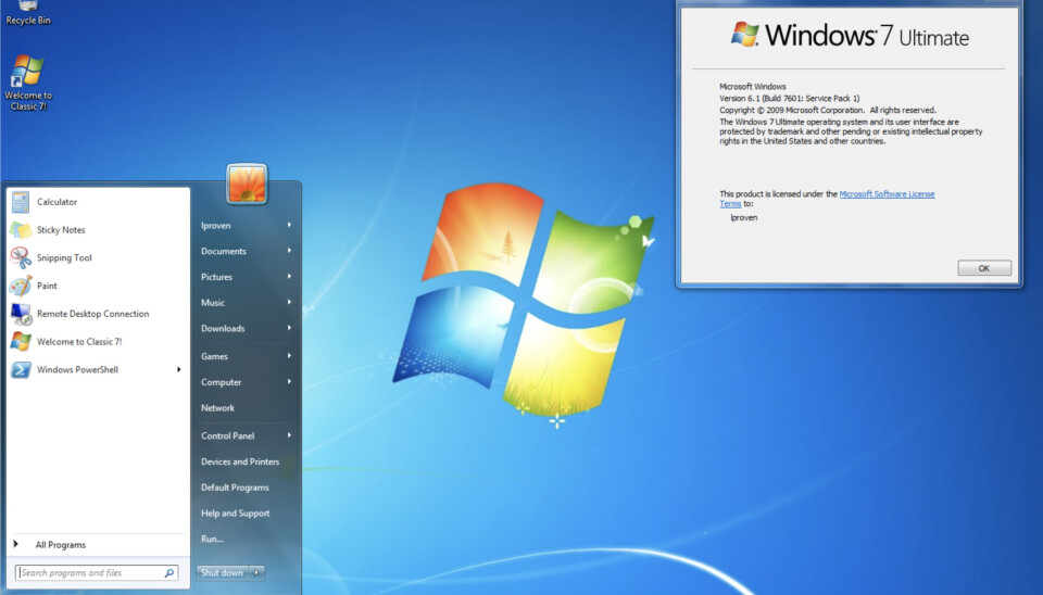 Màn hình đăng nhập mang phong cách sky-blue đặc trưng của Windows 7