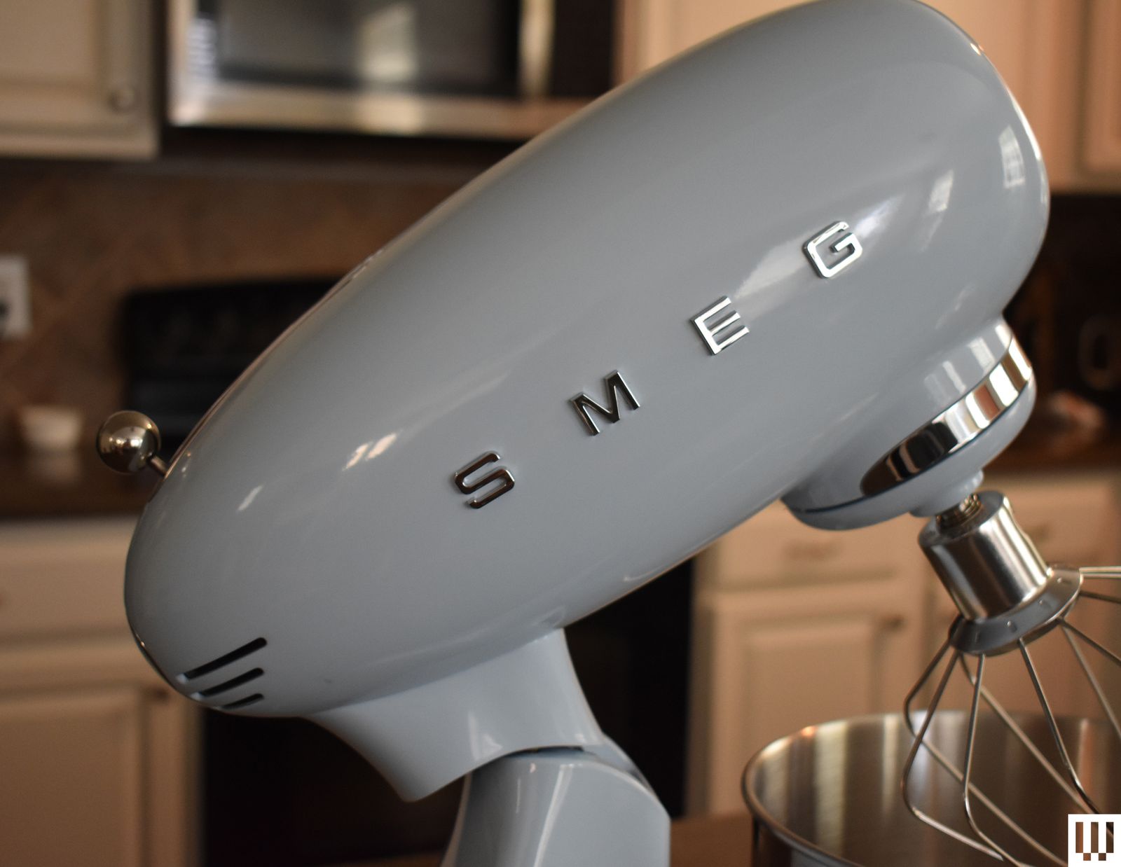 Smeg Forte với thiết kế đầu nghiêng
