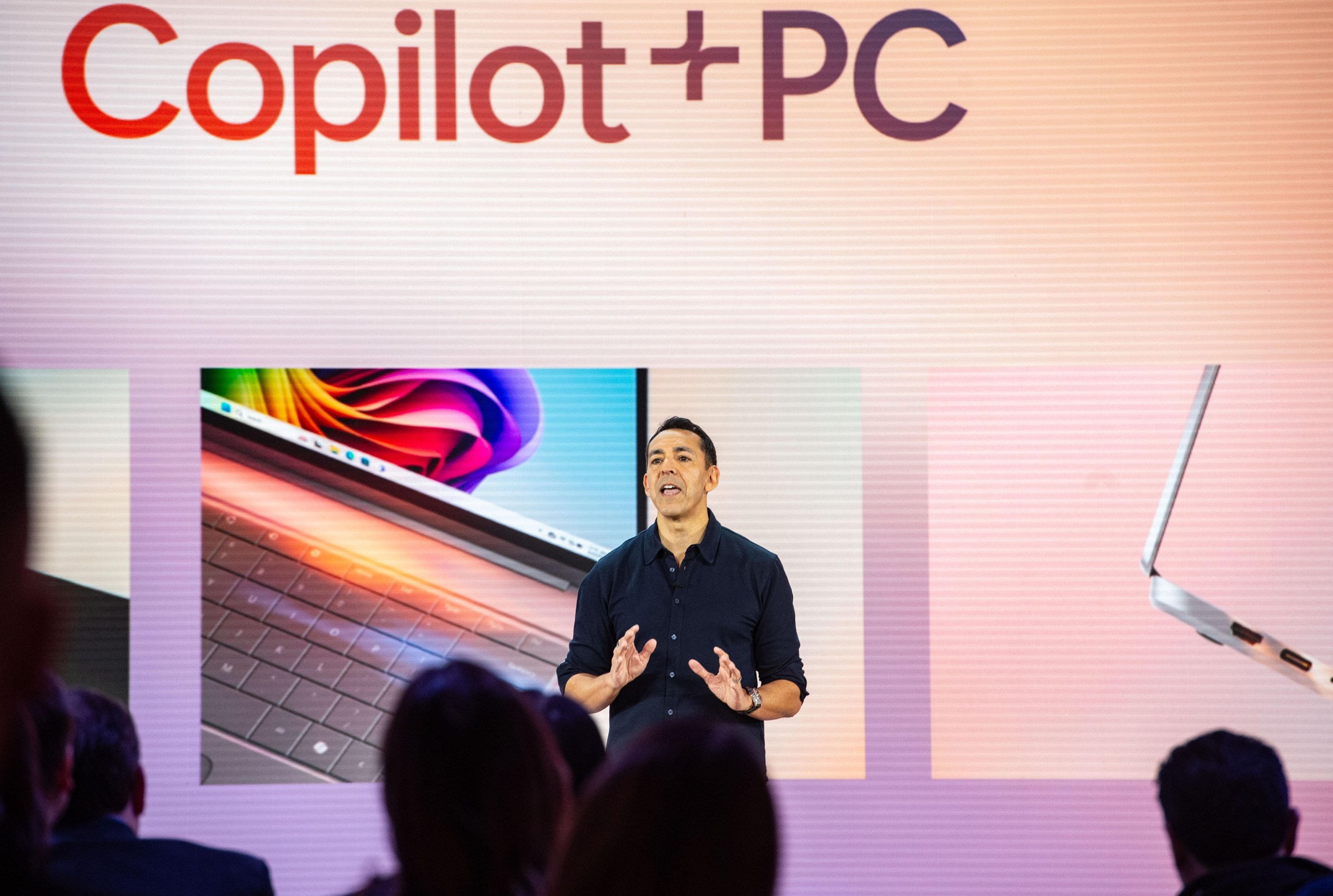 Yusuf Mehdi ra mắt dòng máy tính Copilot Plus PCs vào năm 2024
