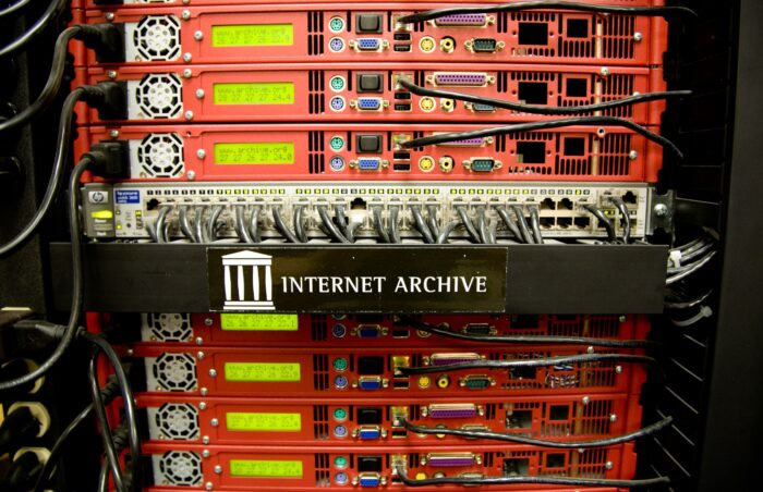 Hơn 340 tờ báo địa phương chặn Internet Archive truy cập dữ liệu vì lo ngại AI