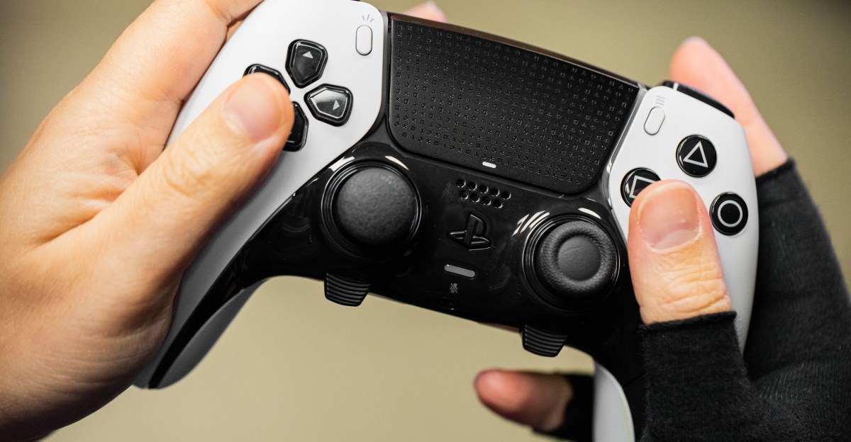 Tay cầm Sony DualSense giảm giá sâu gần 30% trong sự kiện Days of Play