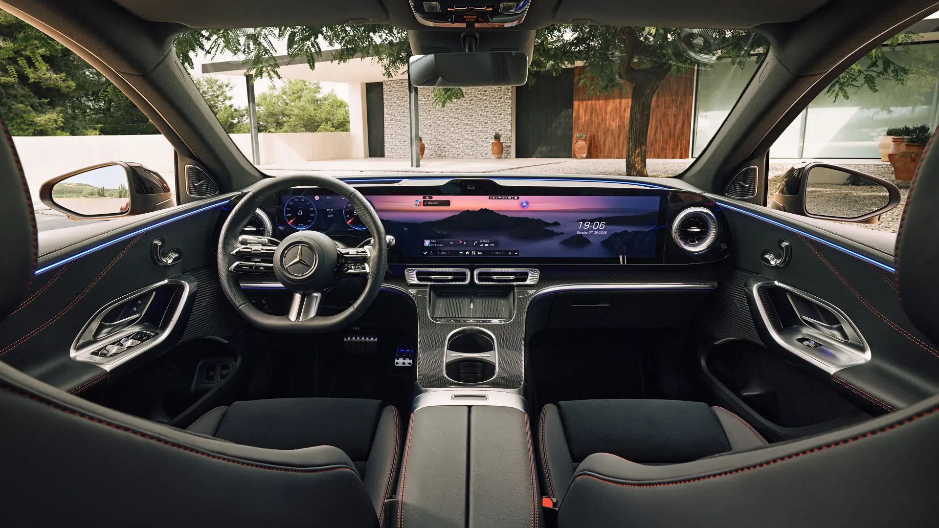 Mercedes-Benz cam kết đưa nút bấm vật lý trở lại sau phản hồi của khách hàng