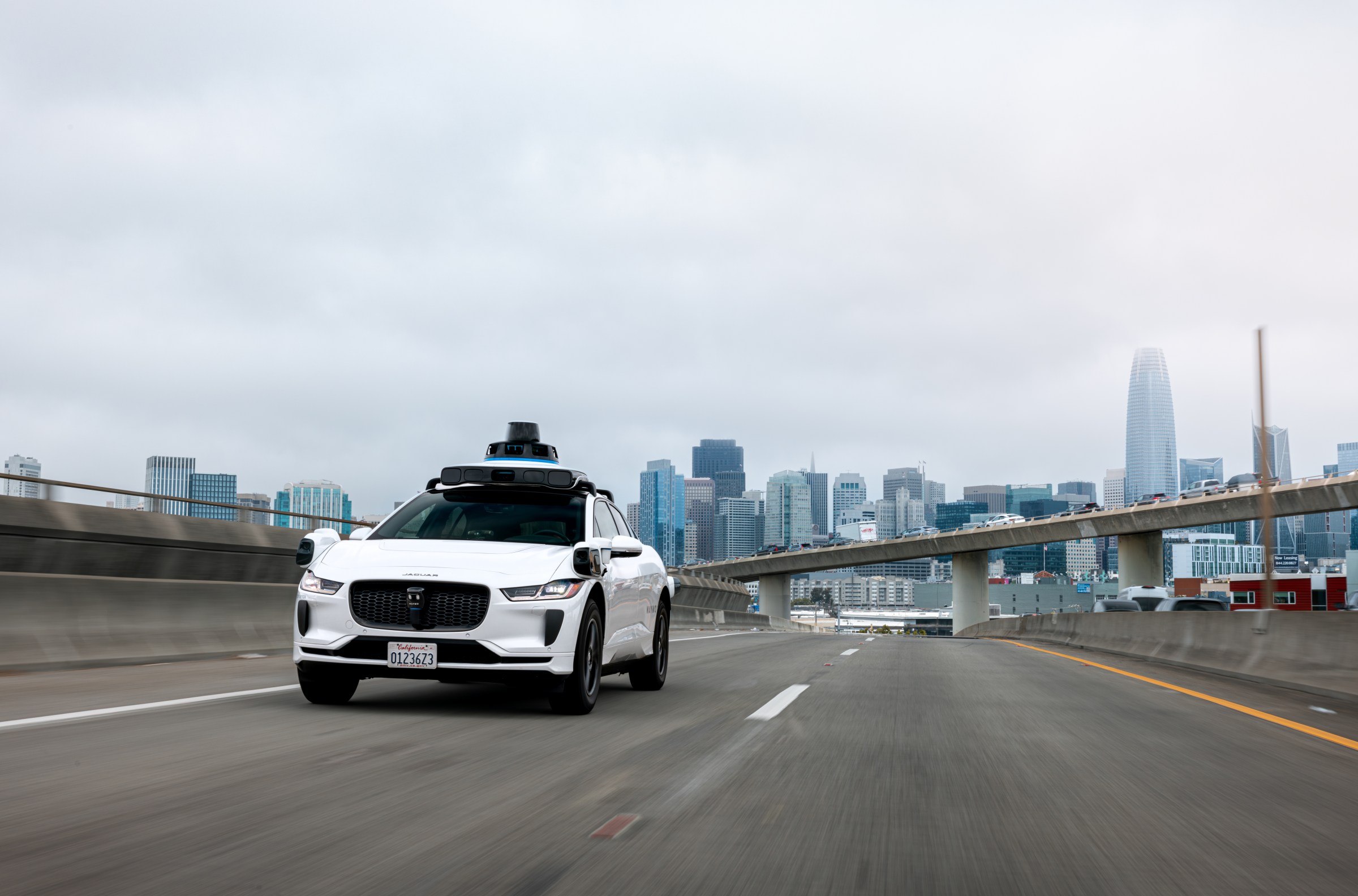 Waymo xe tự lái trên đường cao tốc