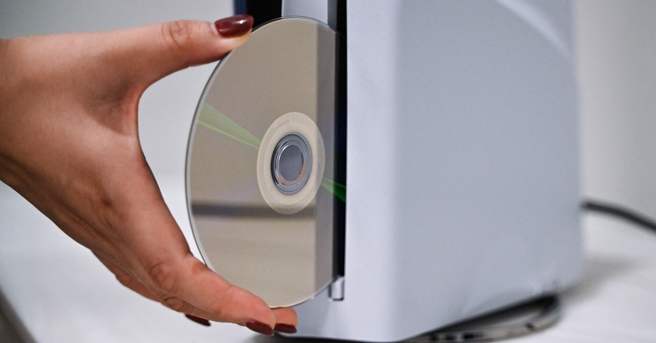 Sự trở lại của đĩa vật lý: Liệu PS6 và Xbox thế hệ mới sẽ loại bỏ ổ đĩa?