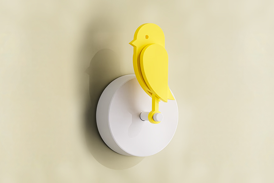 Chim cơ học Birdie Pro treo trên tường