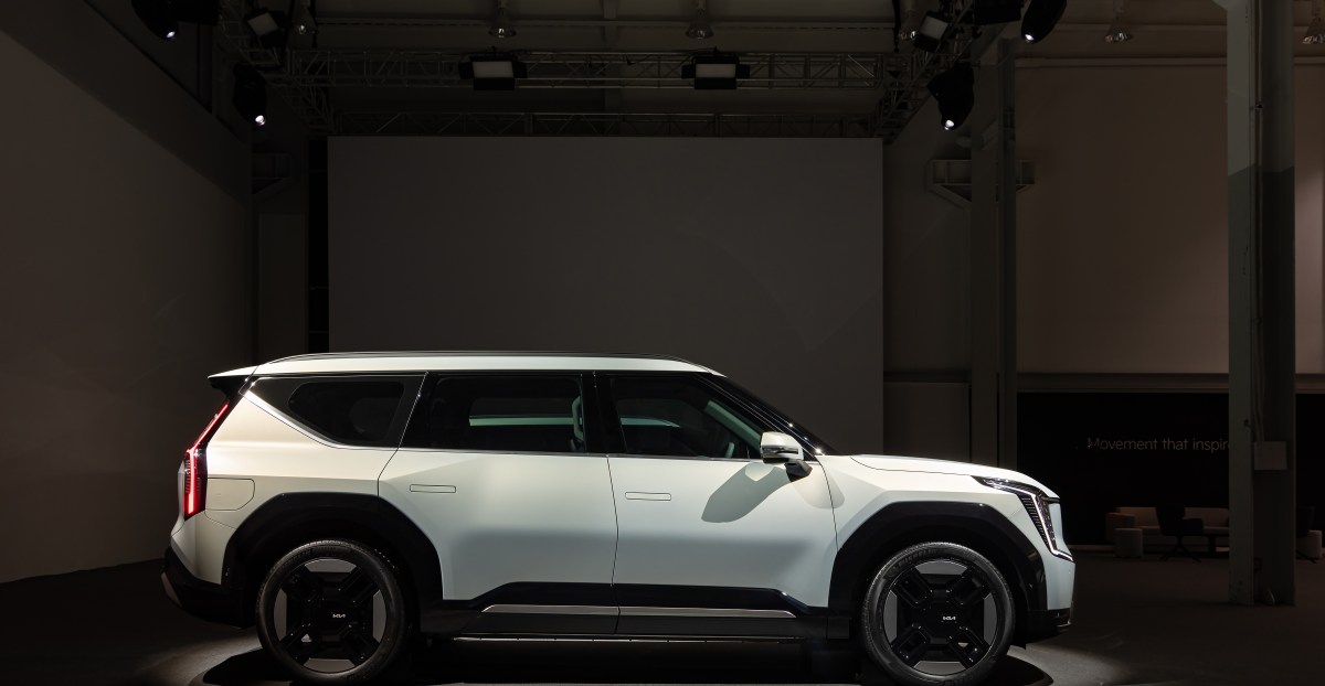 Kia EV9 gặp vấn đề nghiêm trọng về pin: Trải nghiệm của người dùng và cuộc chờ đợi kéo dài