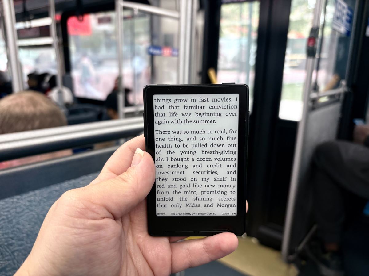 Xteink X3: Máy đọc sách e-ink nhỏ gọn dính nam châm MagSafe, giải pháp giúp bạn "cai nghiện" lướt mạng xã hội