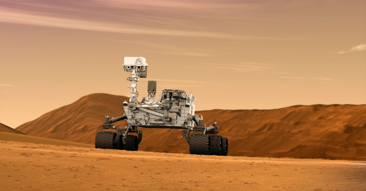 NASA giải cứu xe tự hành Curiosity khỏi tảng đá bám chặt vào mũi khoan trên Sao Hỏa