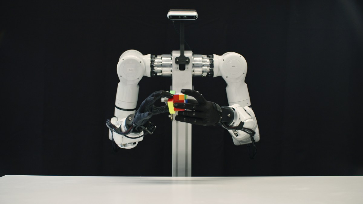 Startup robot Genesis AI chuyển hướng full-stack, giới thiệu mô hình GENE-26.5 và đôi tay robot tự chế