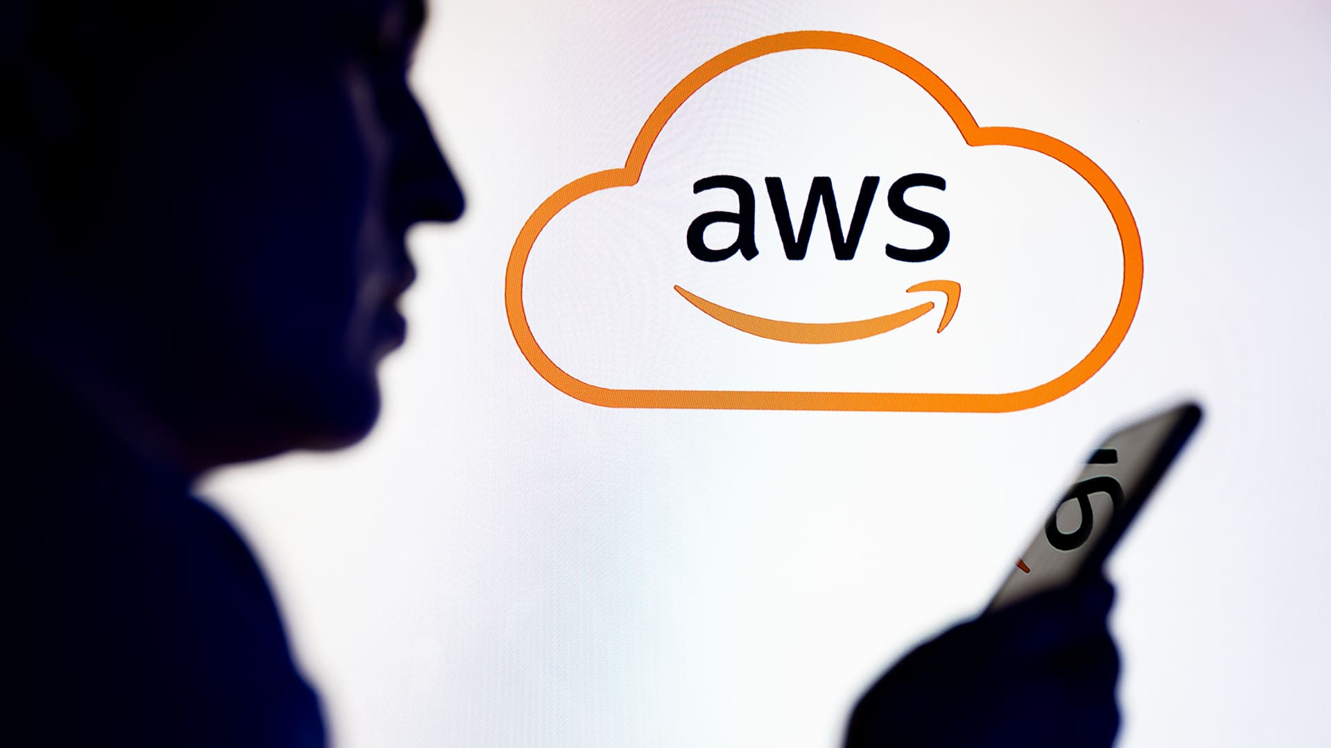 Sự cố tại trung tâm dữ liệu AWS gây gián đoạn giao dịch trên Coinbase và FanDuel