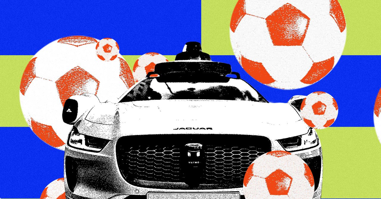 Chào mừng đến với "Waymo World Cup": Khi xe tự lái bước vào sân chơi lớn nhất hành tinh