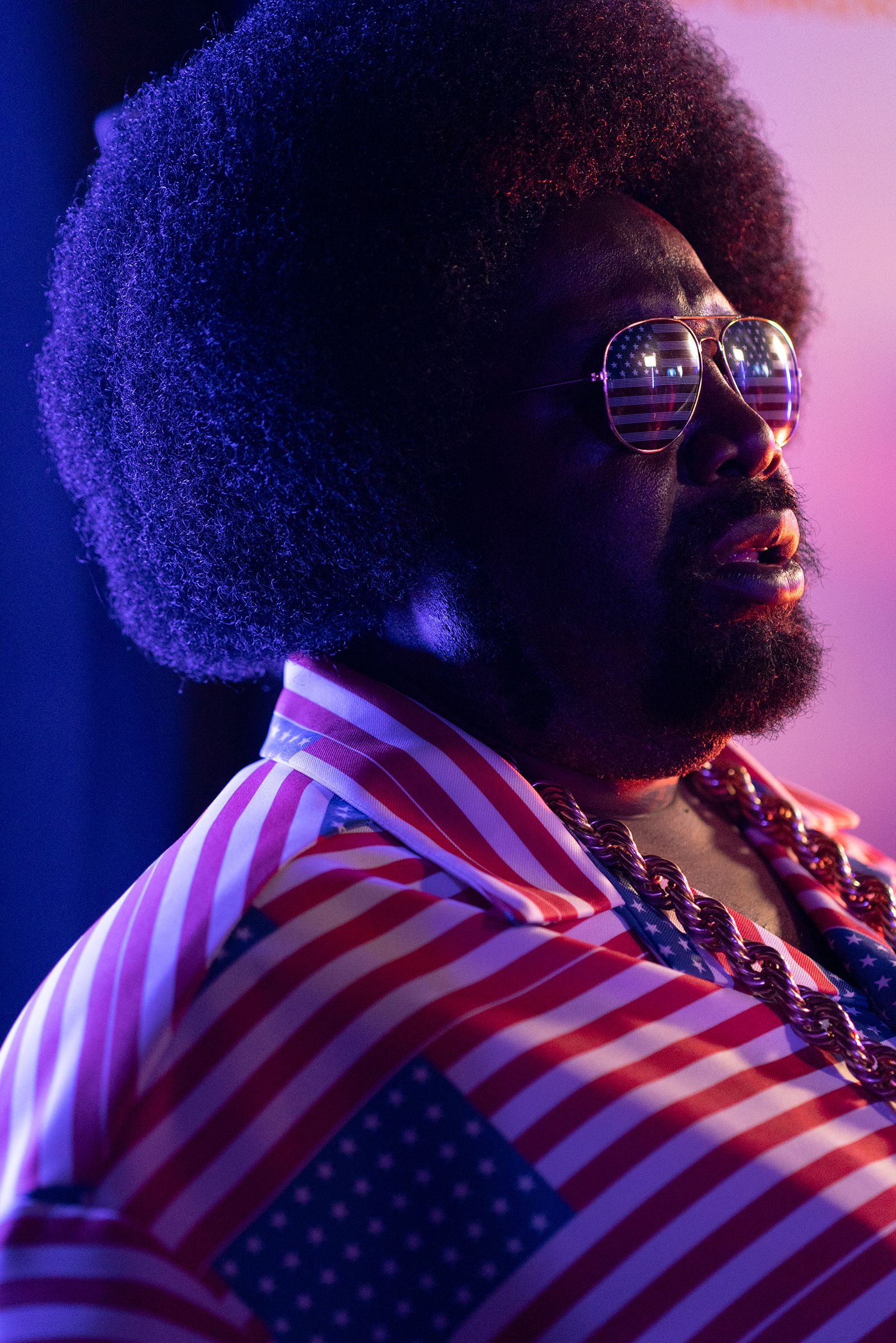 Afroman mặc bộ đồ áo cờ Mỹ đặc trưng