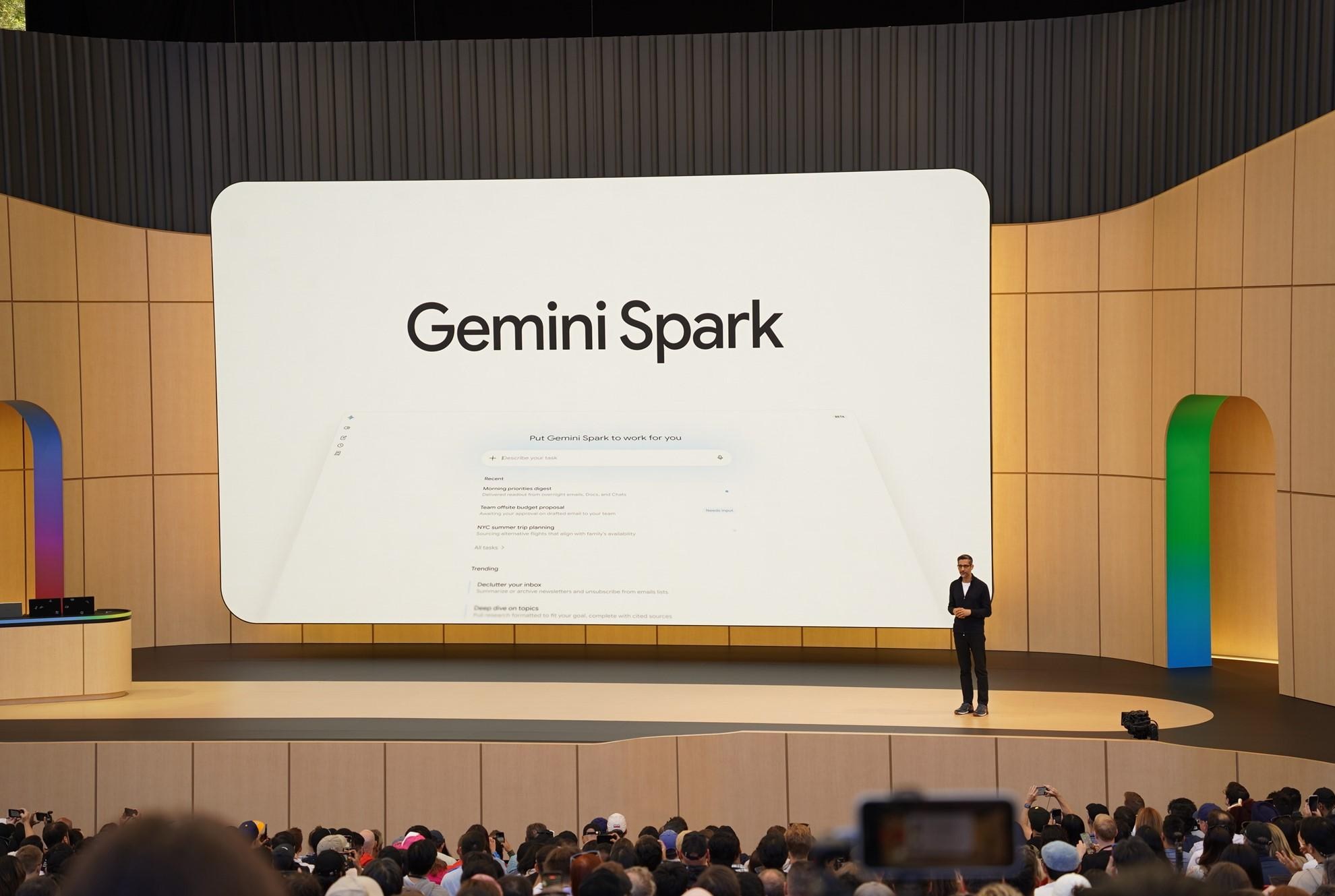 Josh Woodward đang demo Spark tại Google I/O