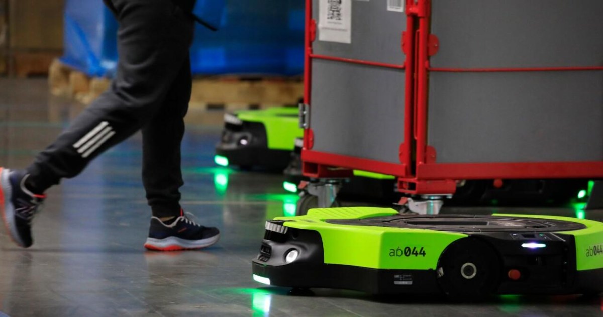 Amazon ra mắt robot kho hàng Proteus: Có thể giao tiếp bằng giọng nói với nhân viên