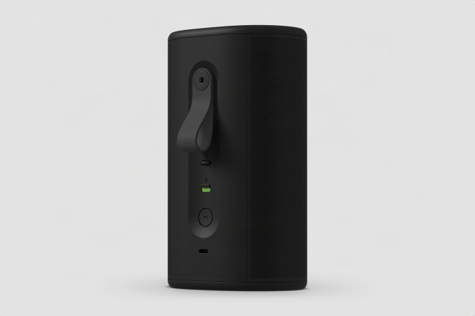 Sonos Play trên bàn làm việc