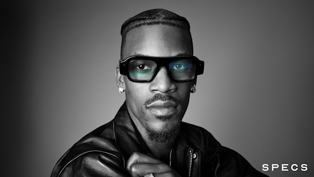 Jimmy Butler đeo kính SPECS