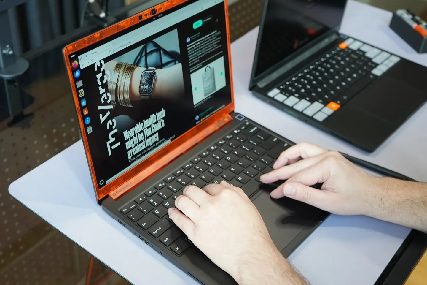 Chi tiết bàn phím và cấu trúc của Framework Laptop