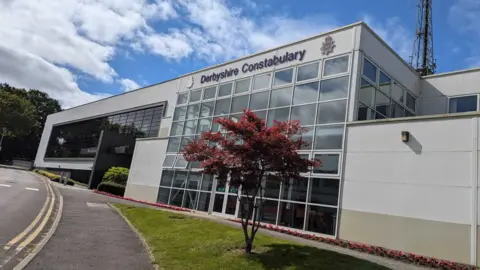 Cảnh sát Derbyshire đang tiến hành điều tra các cáo buộc liên quan đến AI