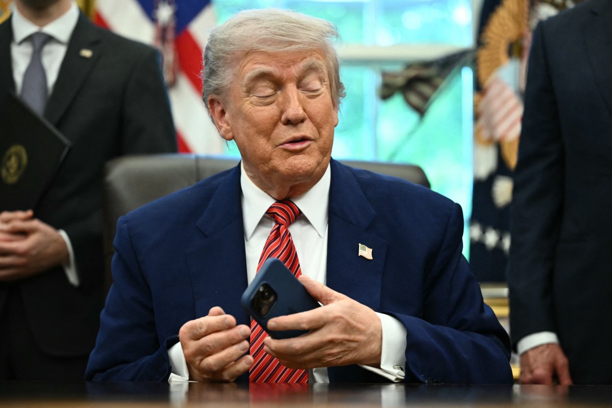 Chính quyền Trump cân nhắc nắm giữ cổ phần tại OpenAI